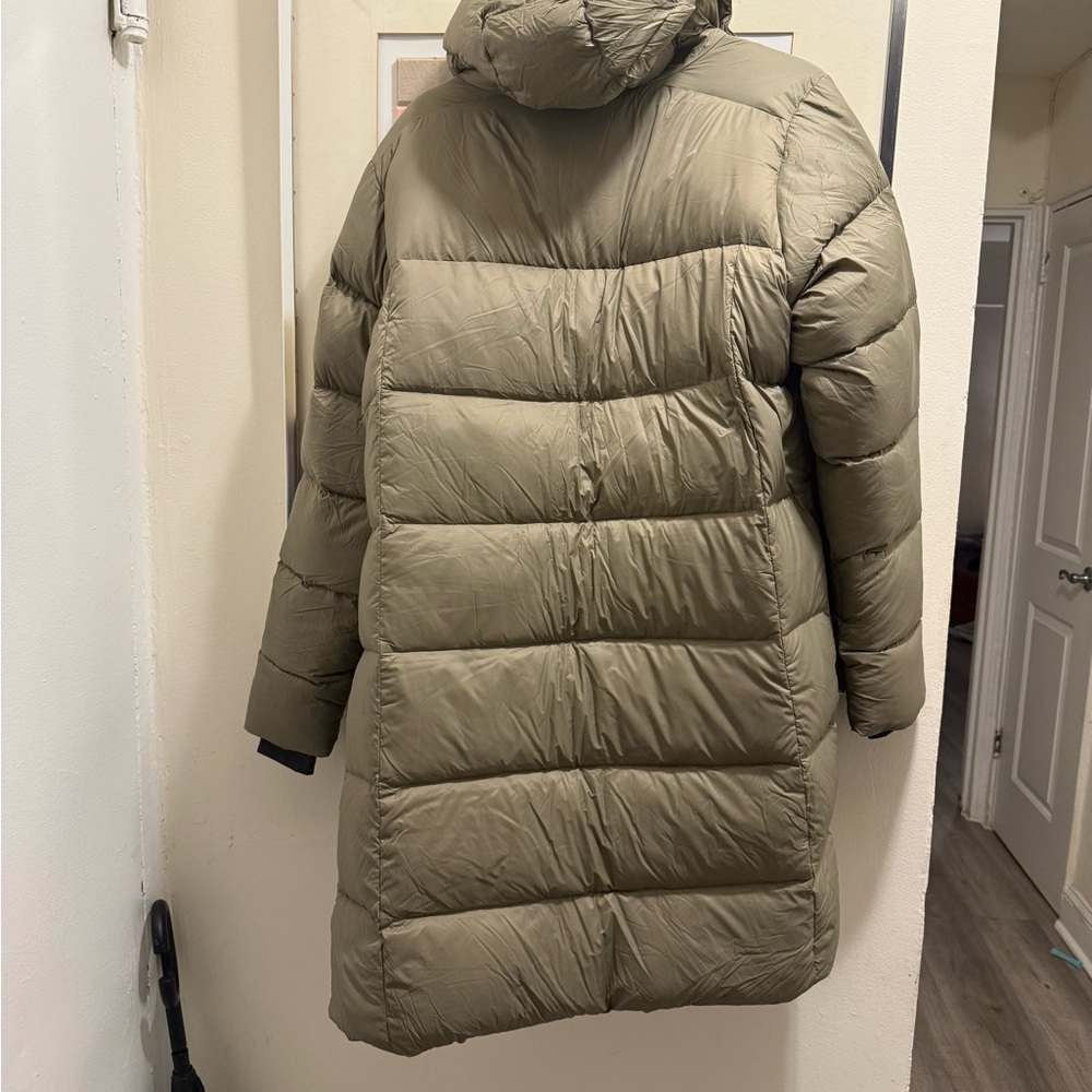NWT Women’s Olive Puffer Jacket - Picture 3 of 4